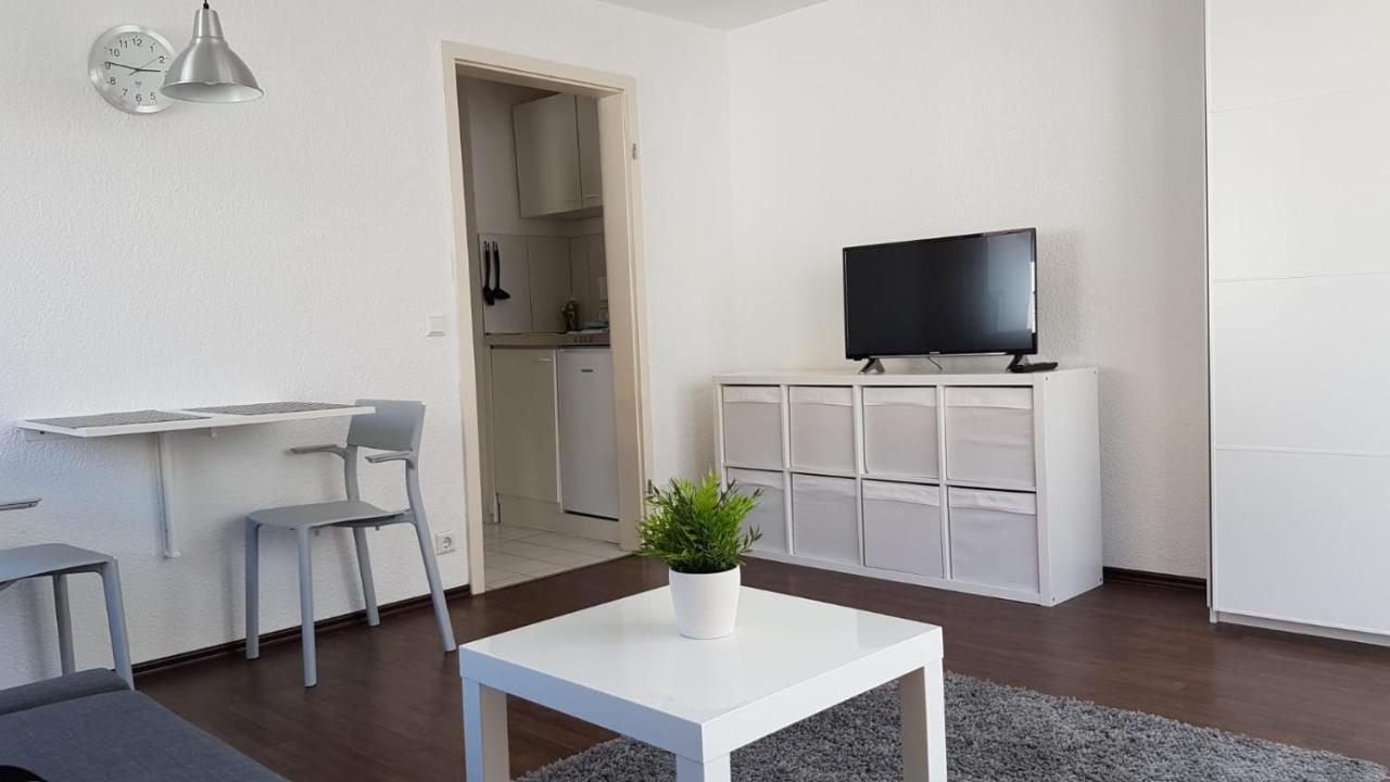 Ferien- Und Businessapartment I Modern Mit Wlan Und Parkplatz Nahe Zentrum, Automobil- Und Tech-Firmen, Messe Renningen Extérieur photo